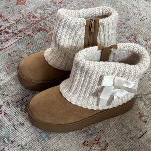 Art Class Tan and Cream Knit Kids Boots